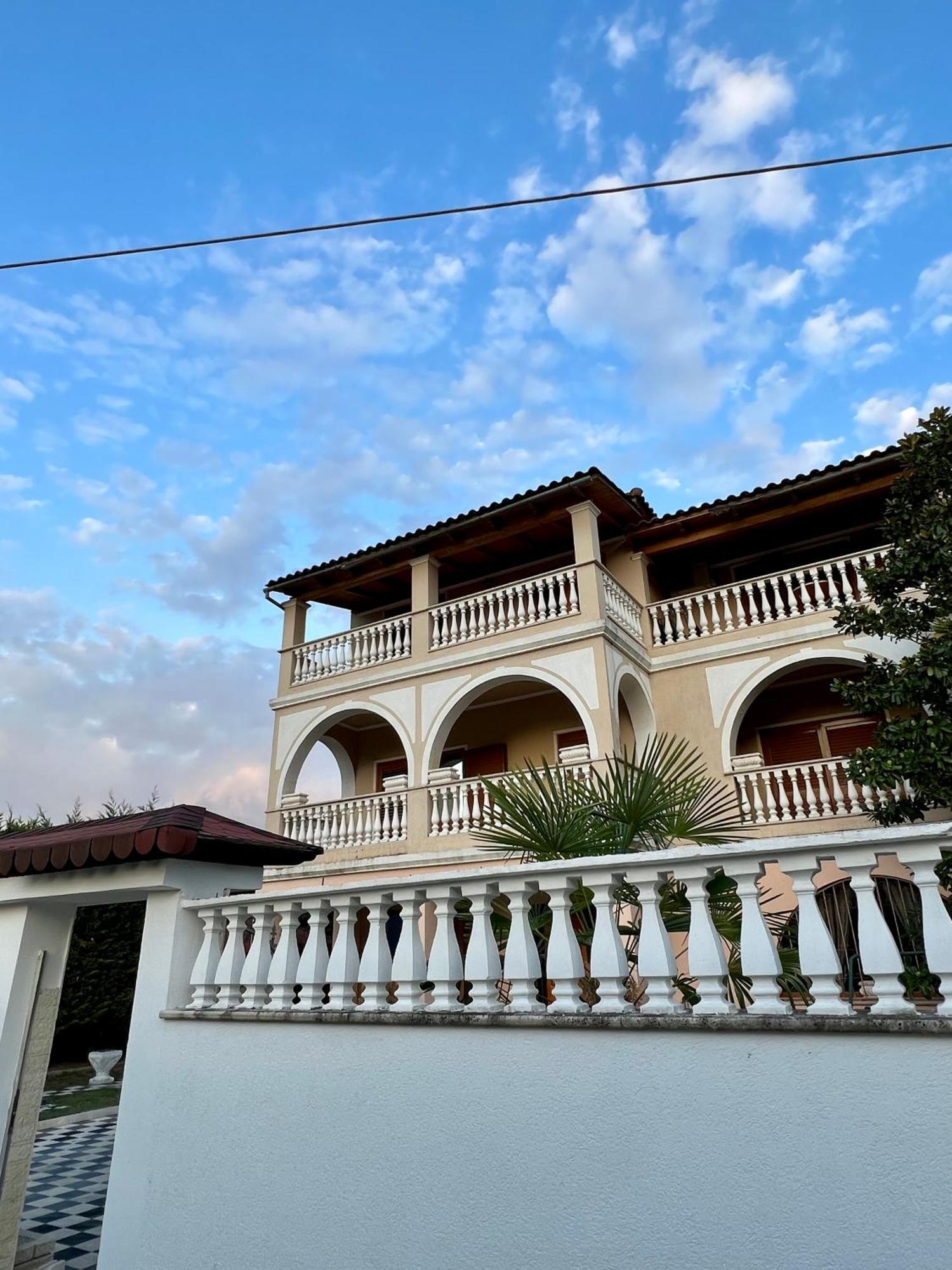 Guest House Pulake ベラト エクステリア 写真