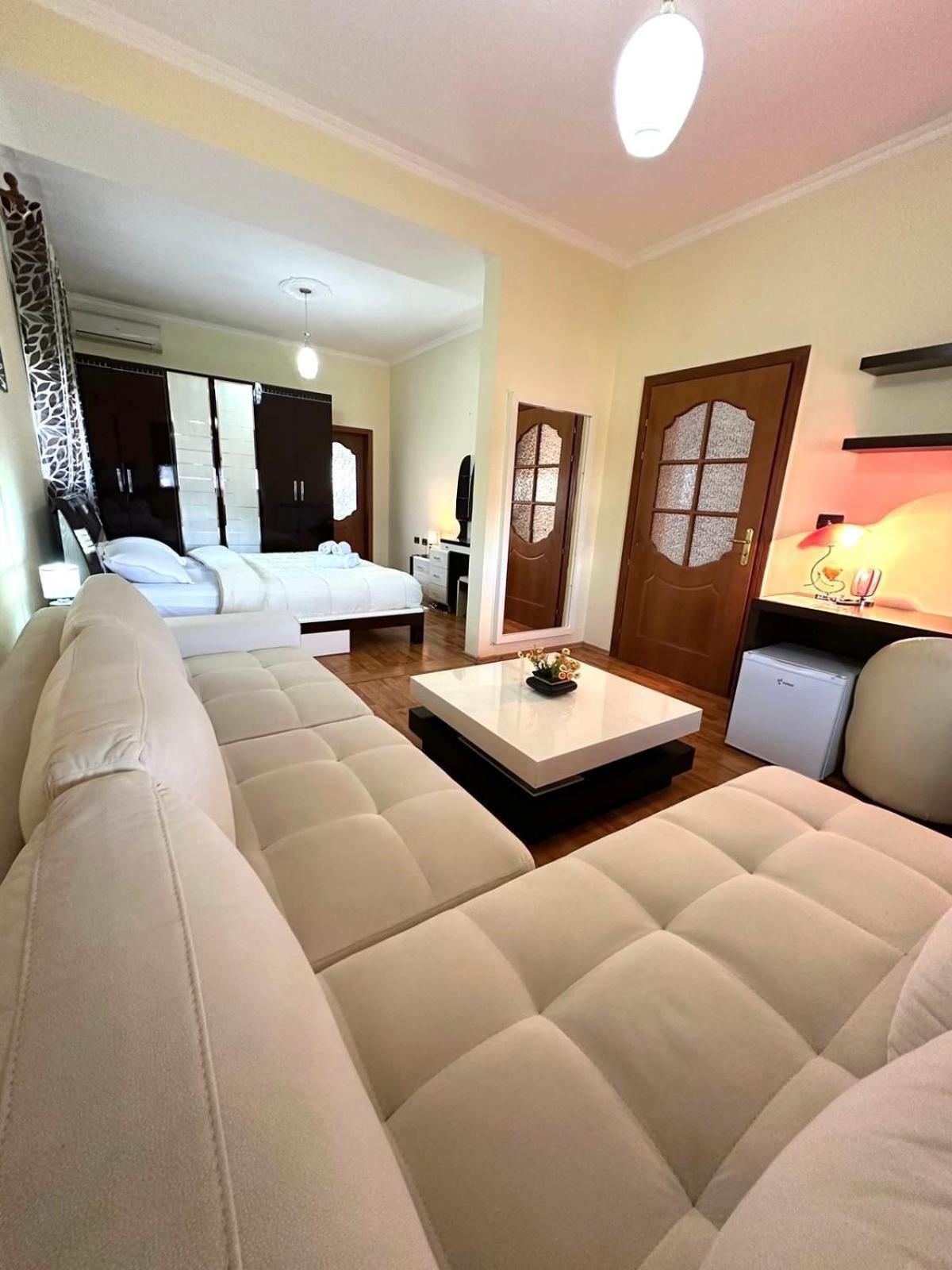 Guest House Pulake ベラト エクステリア 写真